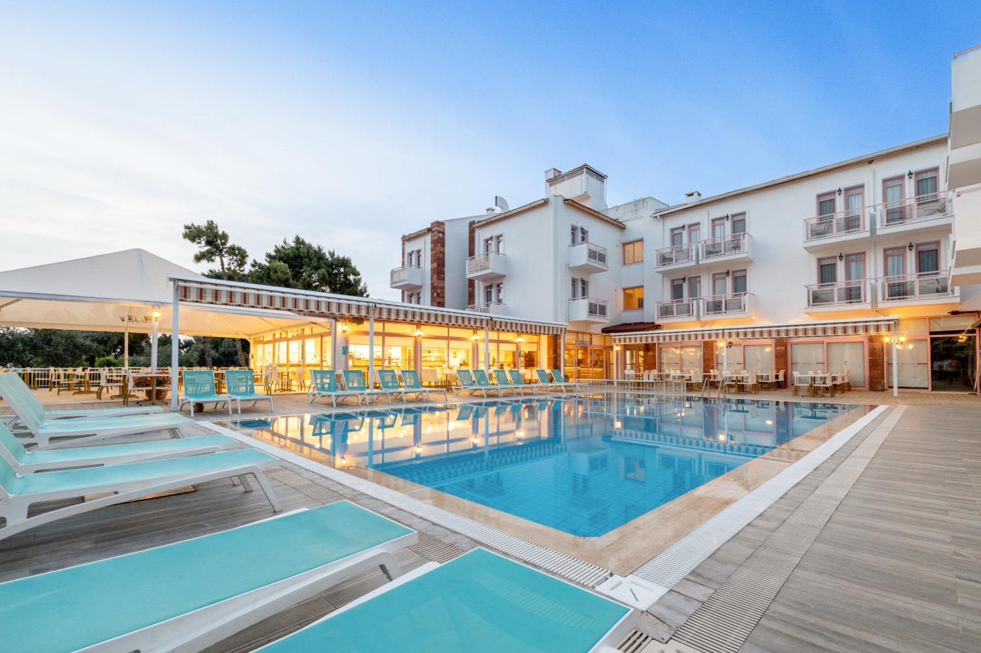 Hanedan Beach Hotel Фоча Екстериор снимка