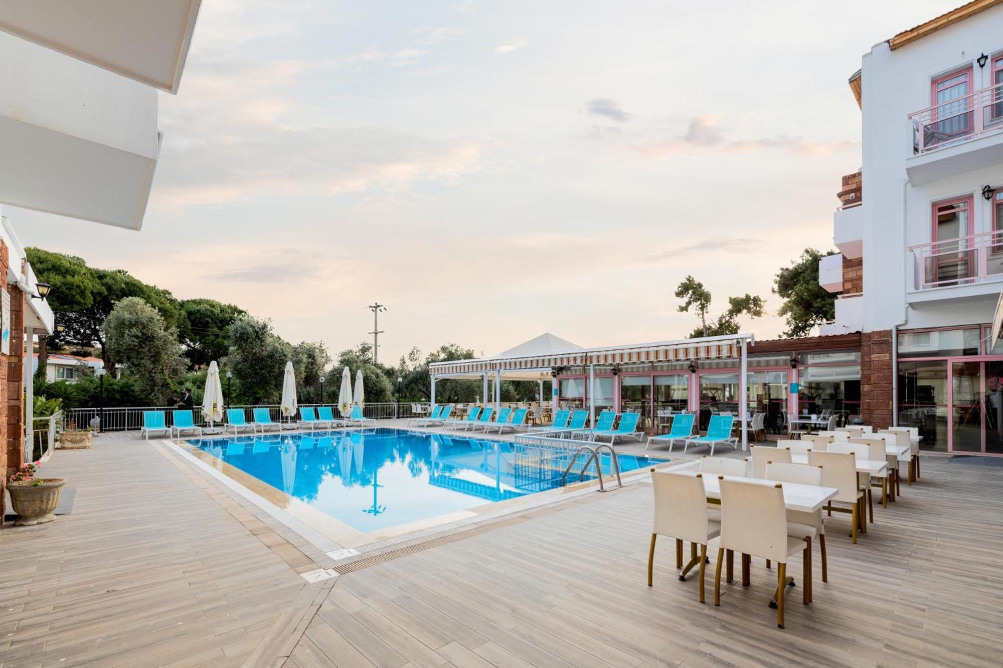 Hanedan Beach Hotel Фоча Екстериор снимка