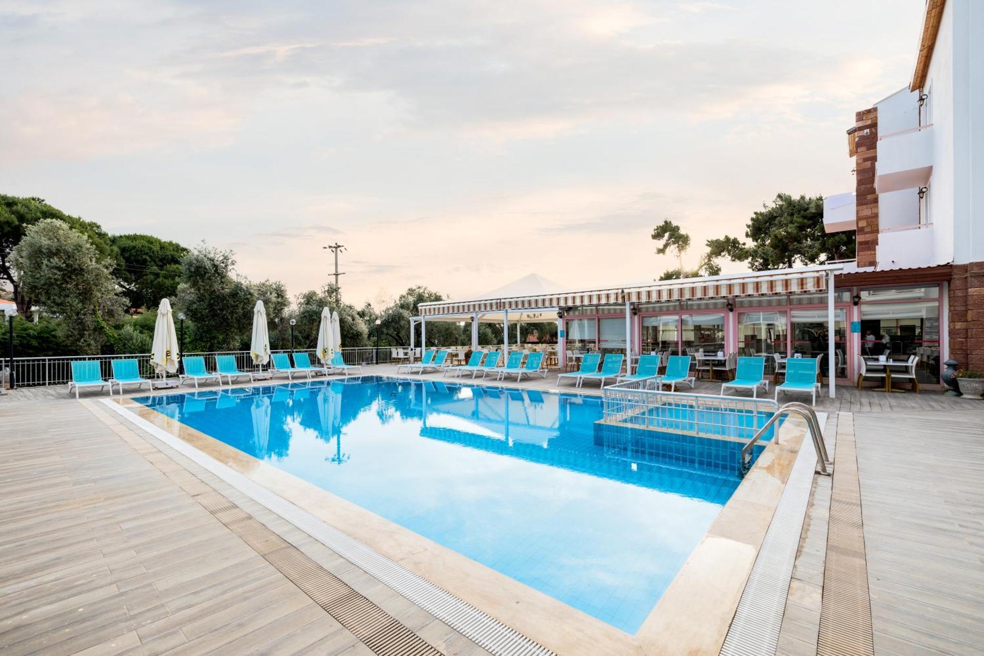 Hanedan Beach Hotel Фоча Екстериор снимка