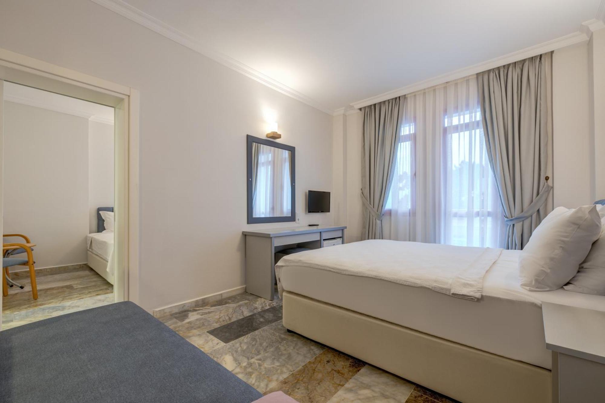 Hanedan Beach Hotel Фоча Екстериор снимка