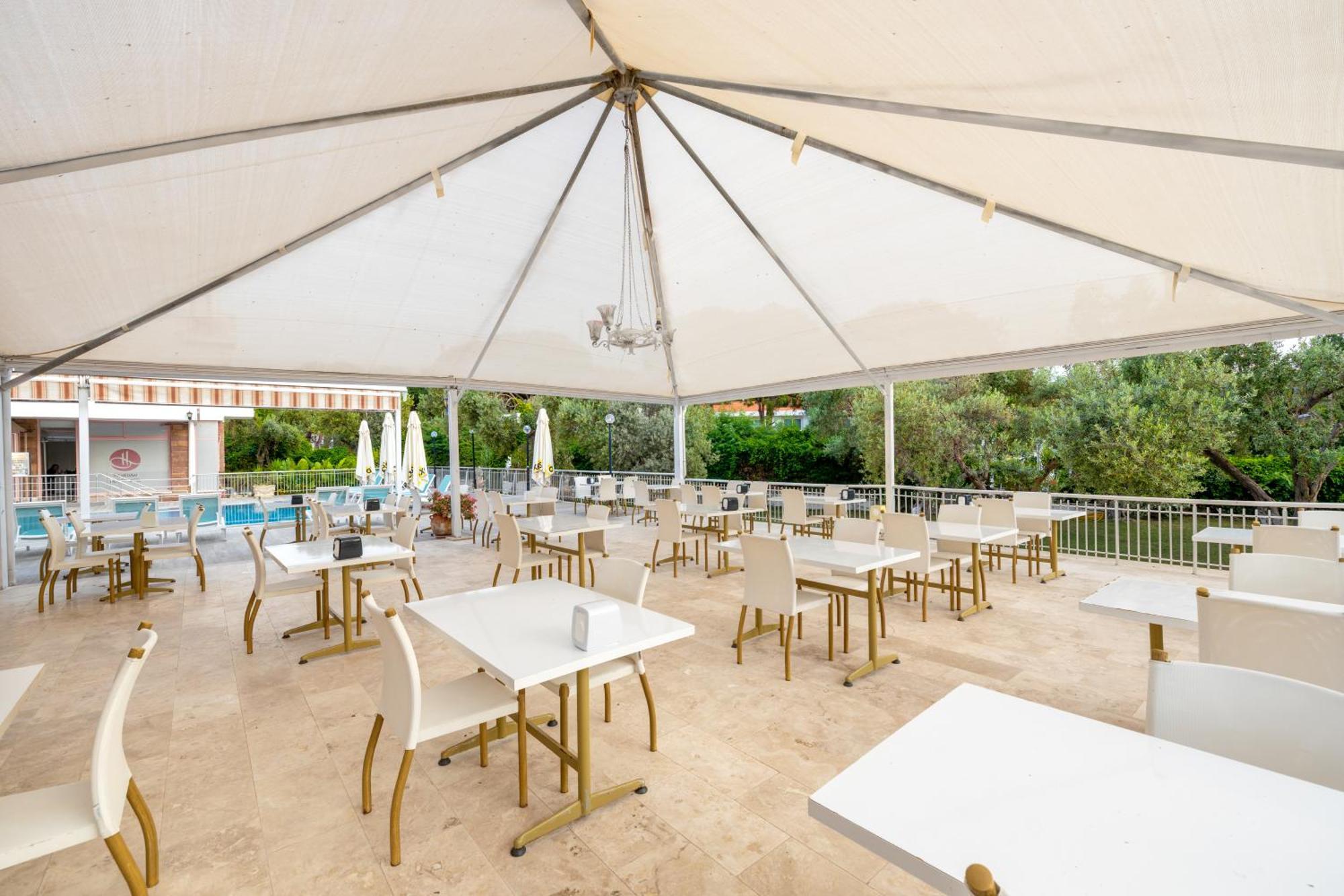 Hanedan Beach Hotel Фоча Екстериор снимка